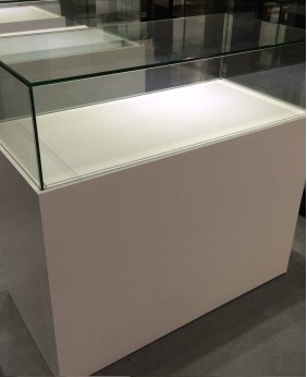 Comptoir de bijoux d'affichage de magasin en verre blanc